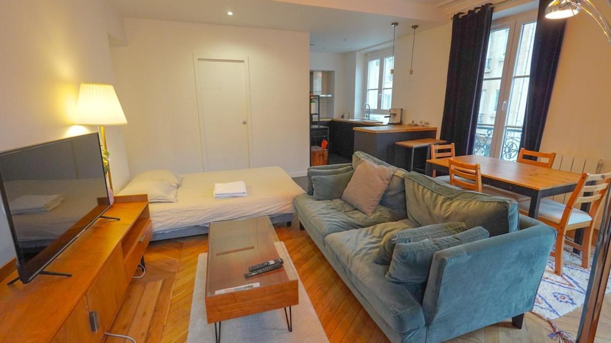 Apartment 6 Chic Spacious Flat Moulin Rouge
